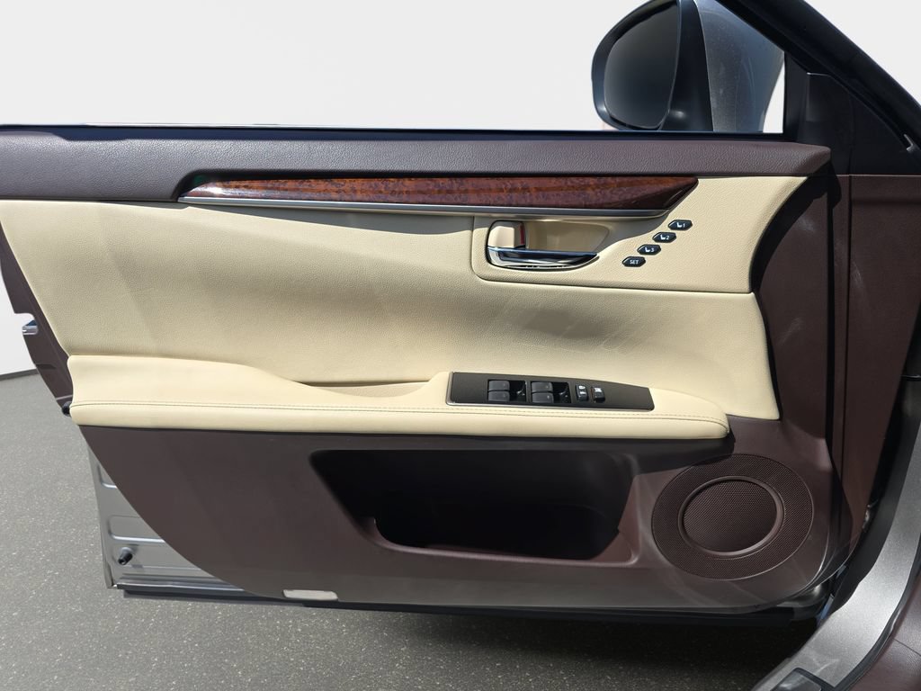 Used 2017 Lexus ES 350 w/ Navigation System Package FWD image 29
