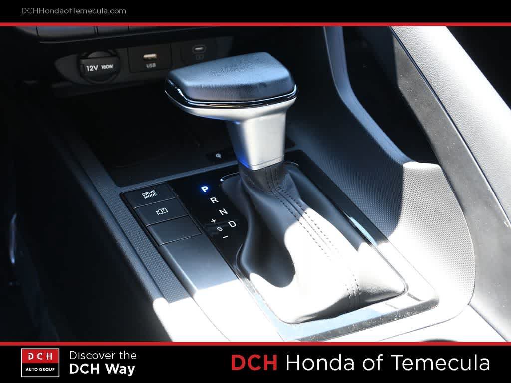 Used 2025 Hyundai Elantra Sport FWD image 11