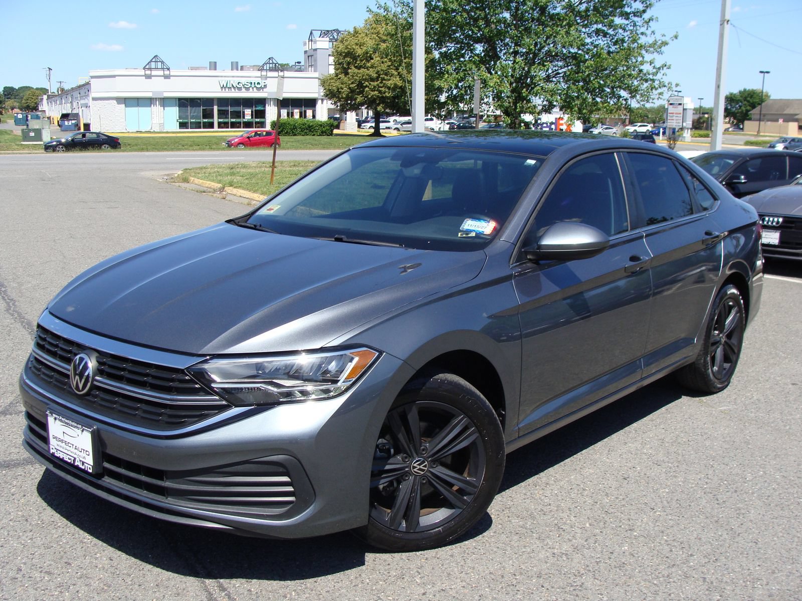 Used 2022 Volkswagen Jetta SE FWD image 3