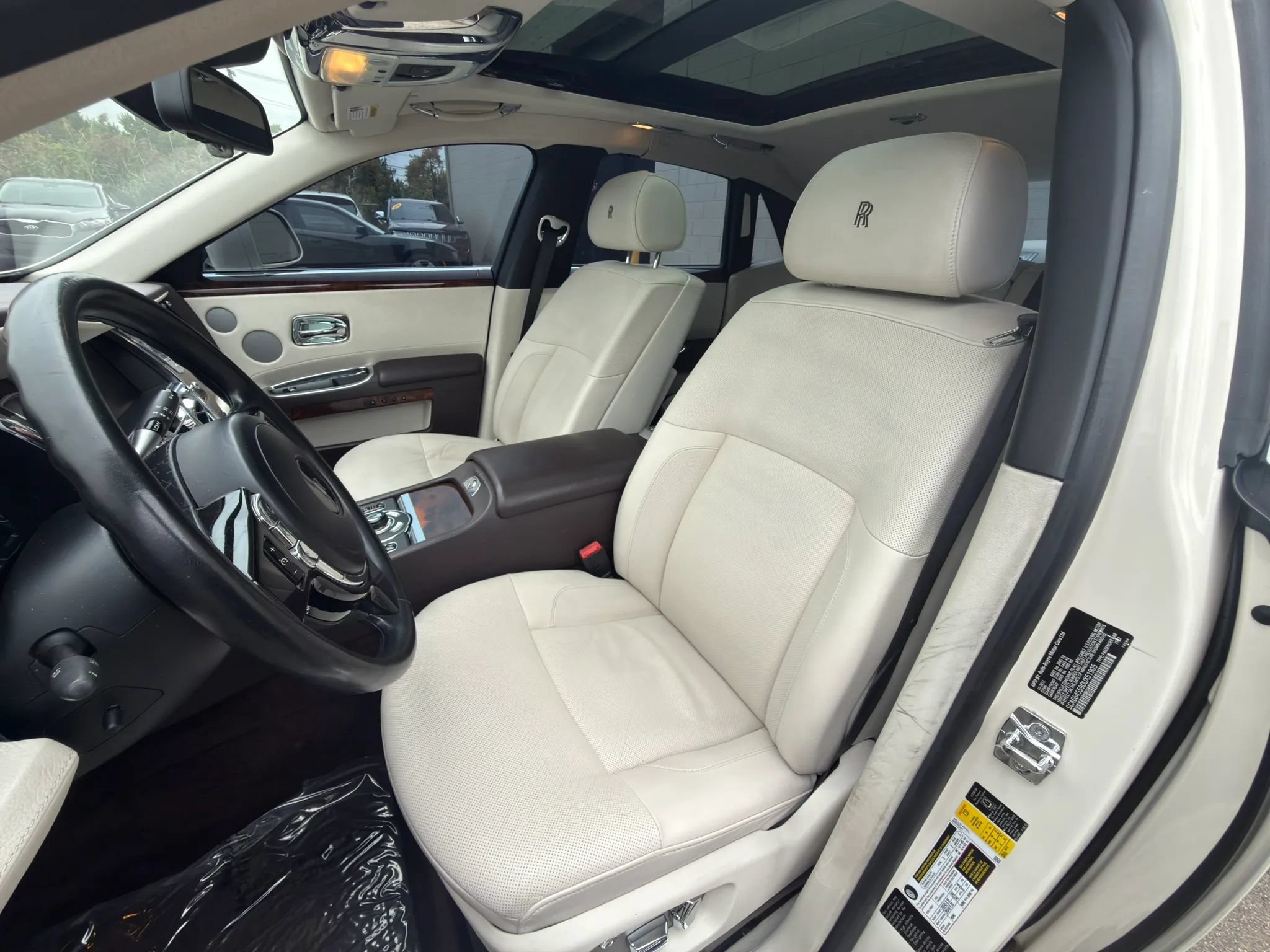 Used 2013 Rolls-Royce Ghost RWD image 21