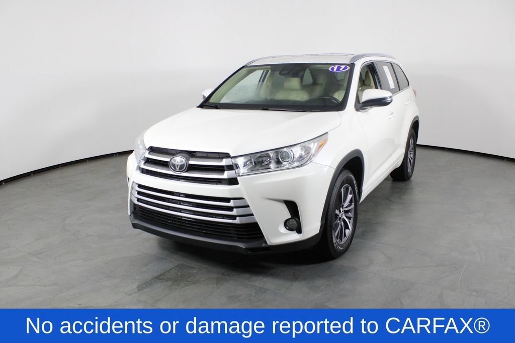 Used 2017 Toyota Highlander XLE FWD image 2