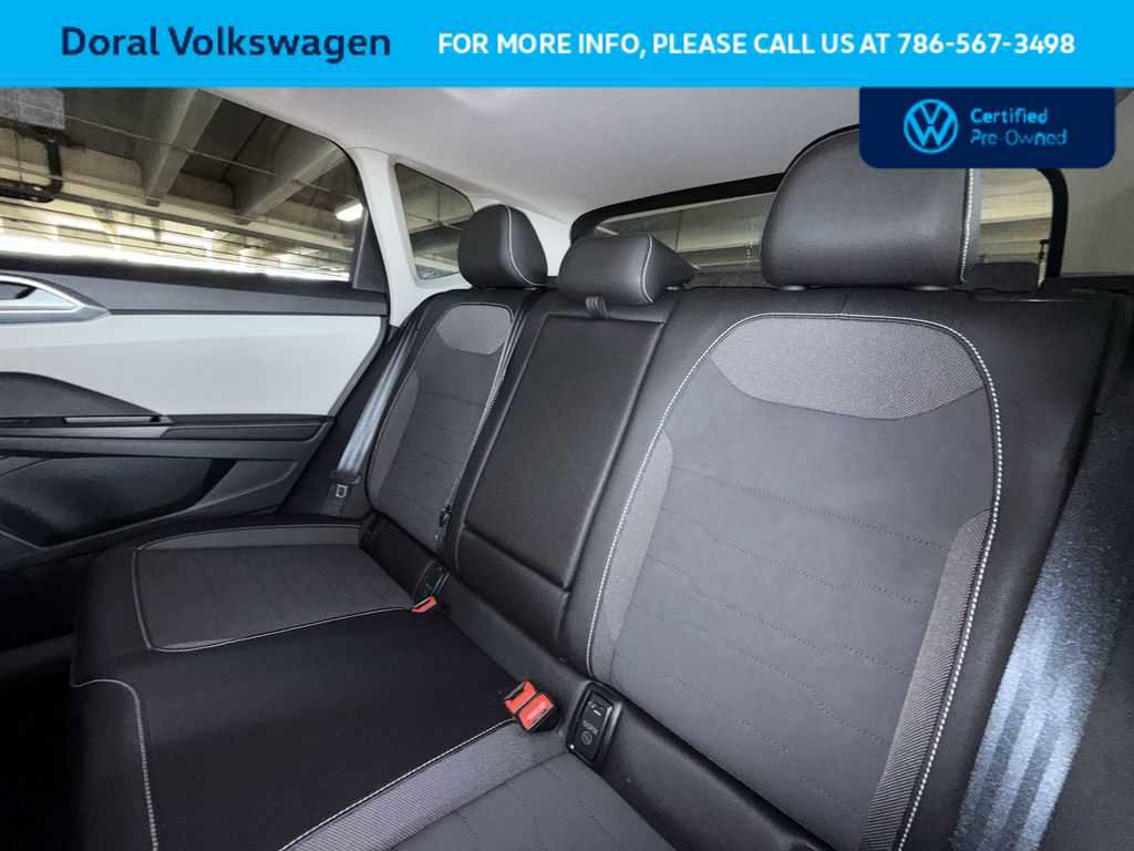 Used 2025 Volkswagen Taos SE FWD image 22