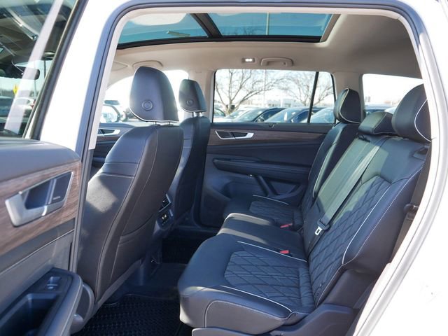 Certified 2025 Volkswagen Atlas SEL Premium R-Line image 17
