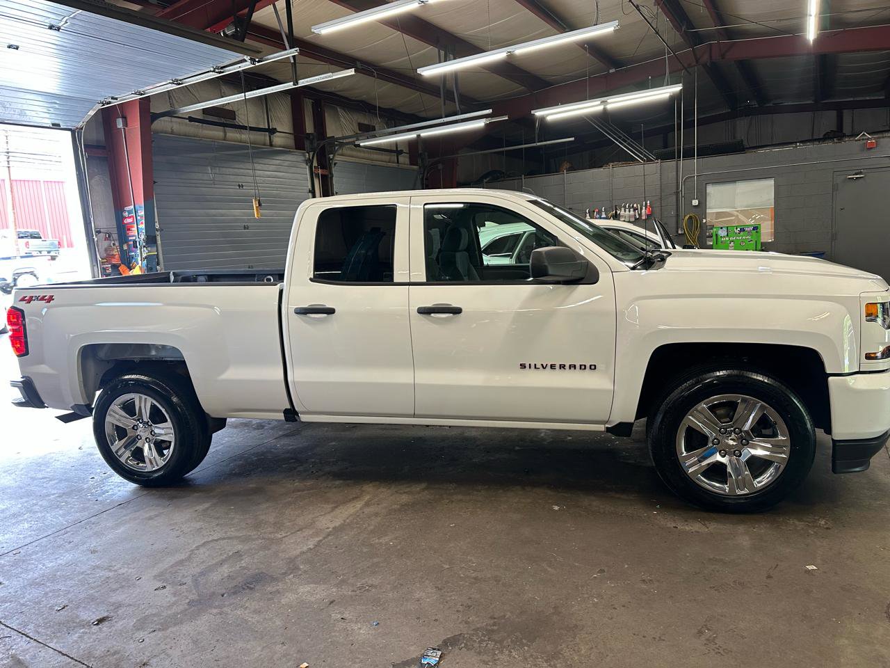 Used 2018 Chevrolet Silverado 1500 Custom w/ Custom Value Package AWD/4WD image 5