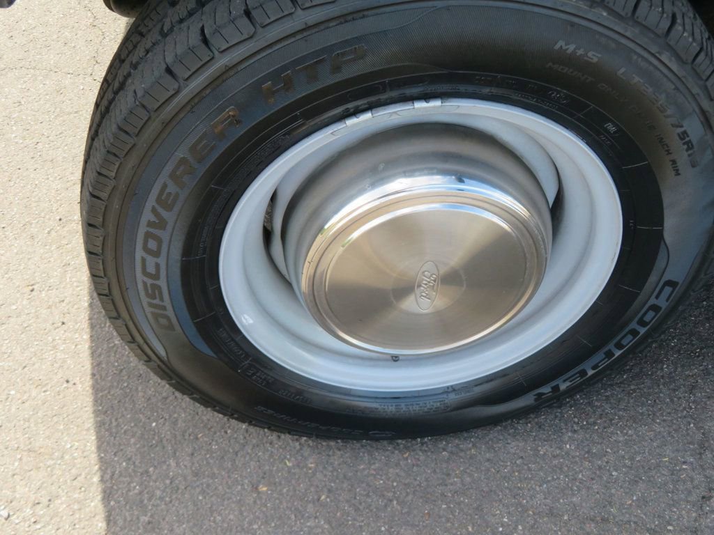 Used 2003 Ford E-350 and Econoline 350 Super Duty Wagon image 14