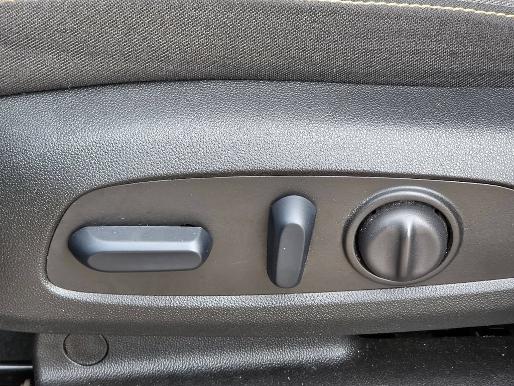 Used 2024 Chevrolet Equinox LT FWD image 17