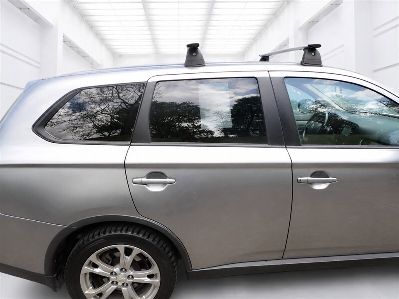 Used 2015 Mitsubishi Outlander SE AWD/4WD image 20