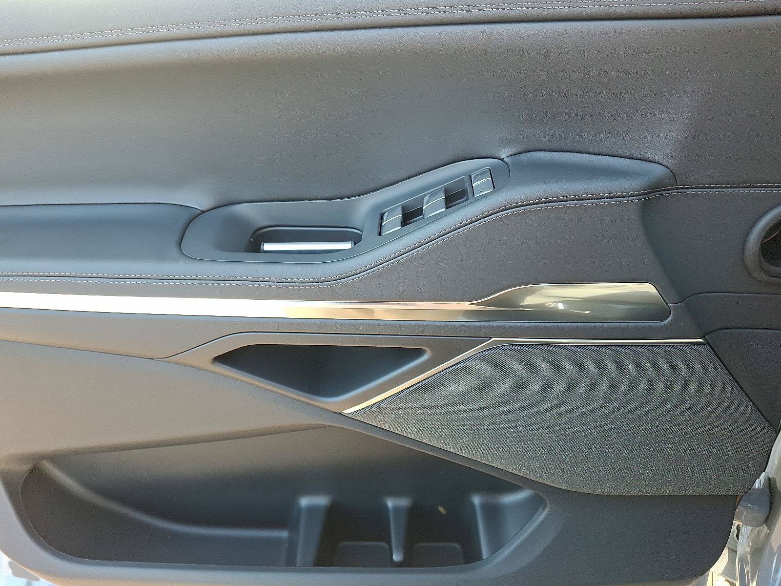 New 2025 Lincoln Navigator L Reserve AWD/4WD image 7