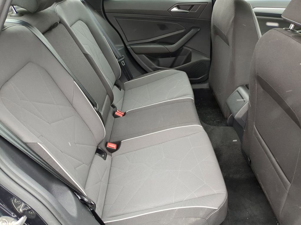 Used 2025 Volkswagen Jetta Sport image 28