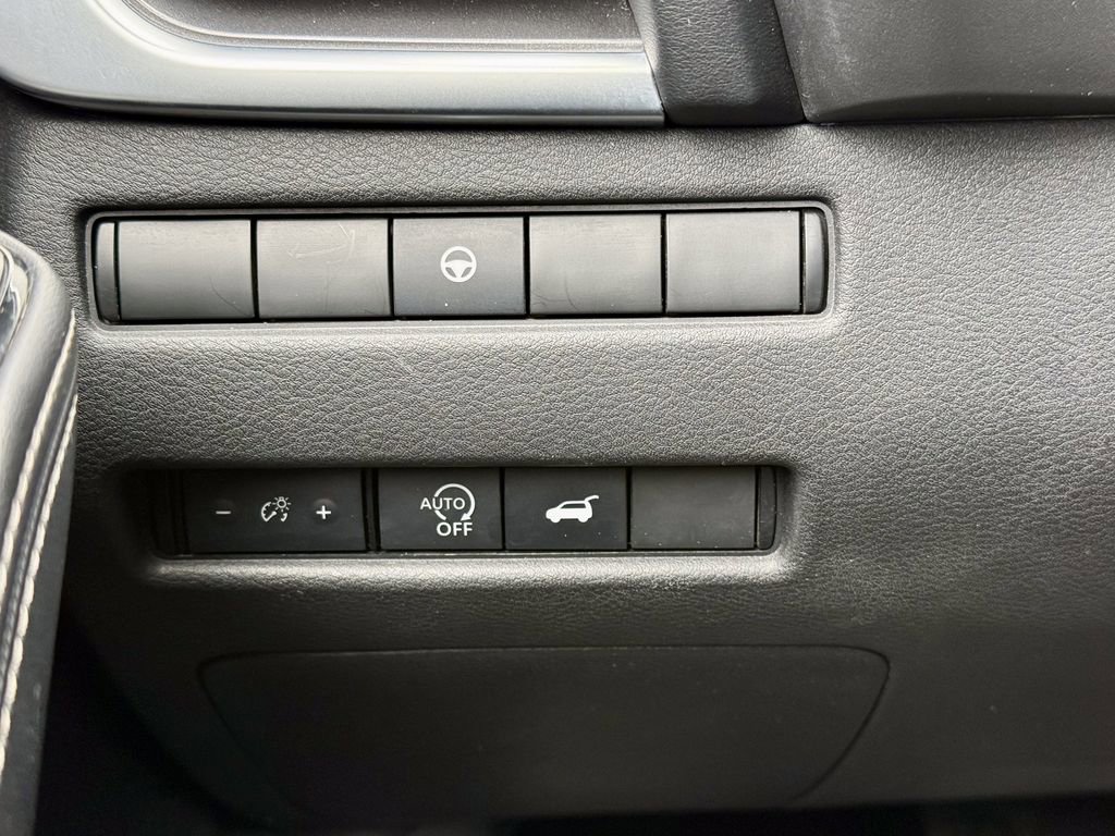 Used 2024 Nissan Rogue SV image 26