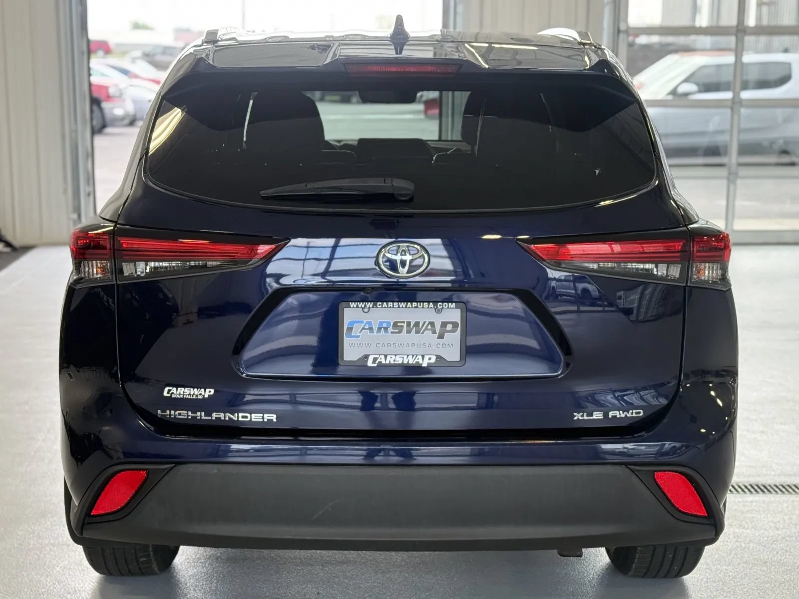 Used 2021 Toyota Highlander XLE AWD/4WD image 4