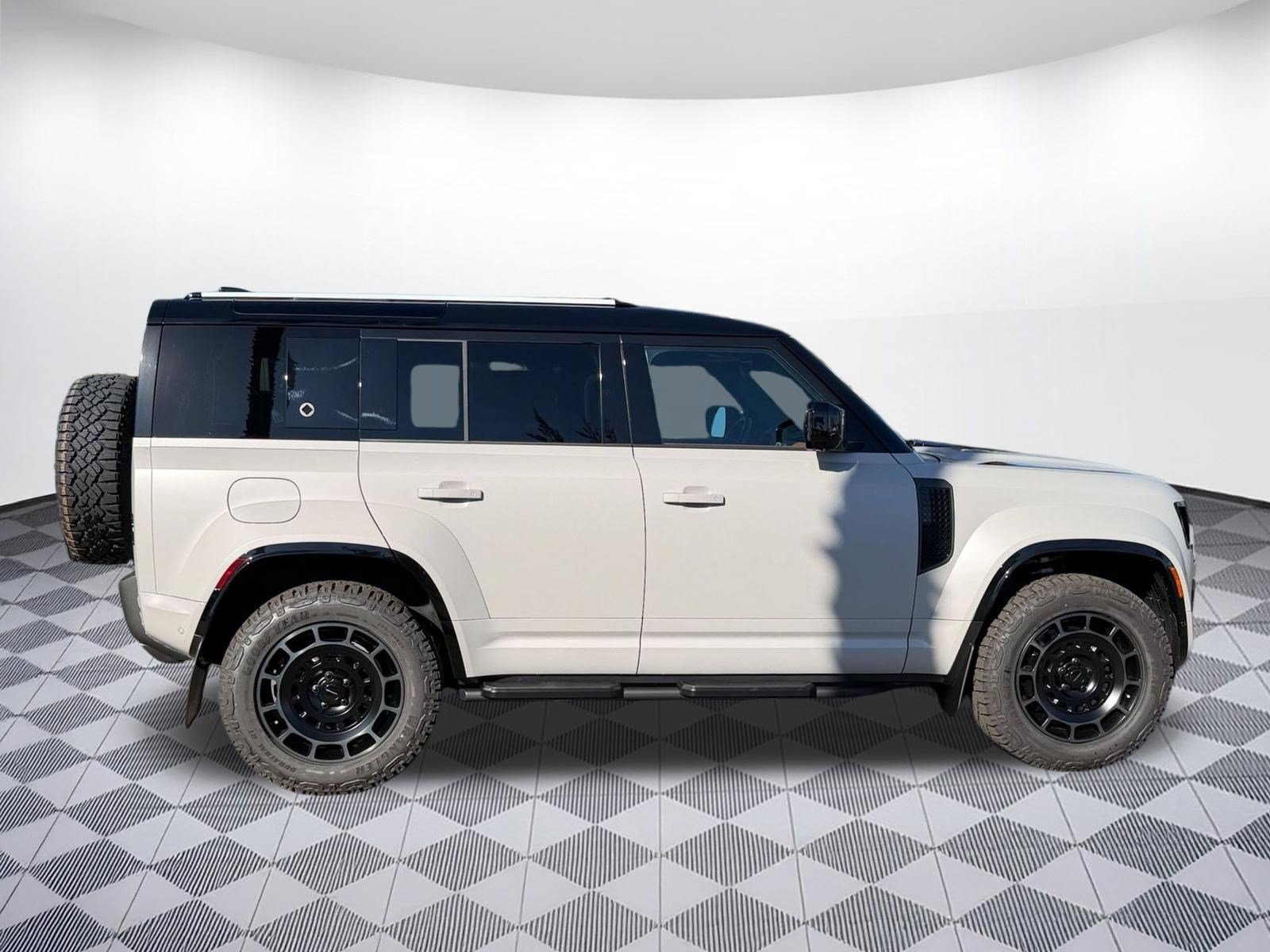 New 2026 Land Rover Defender 110 OCTA AWD/4WD image 8