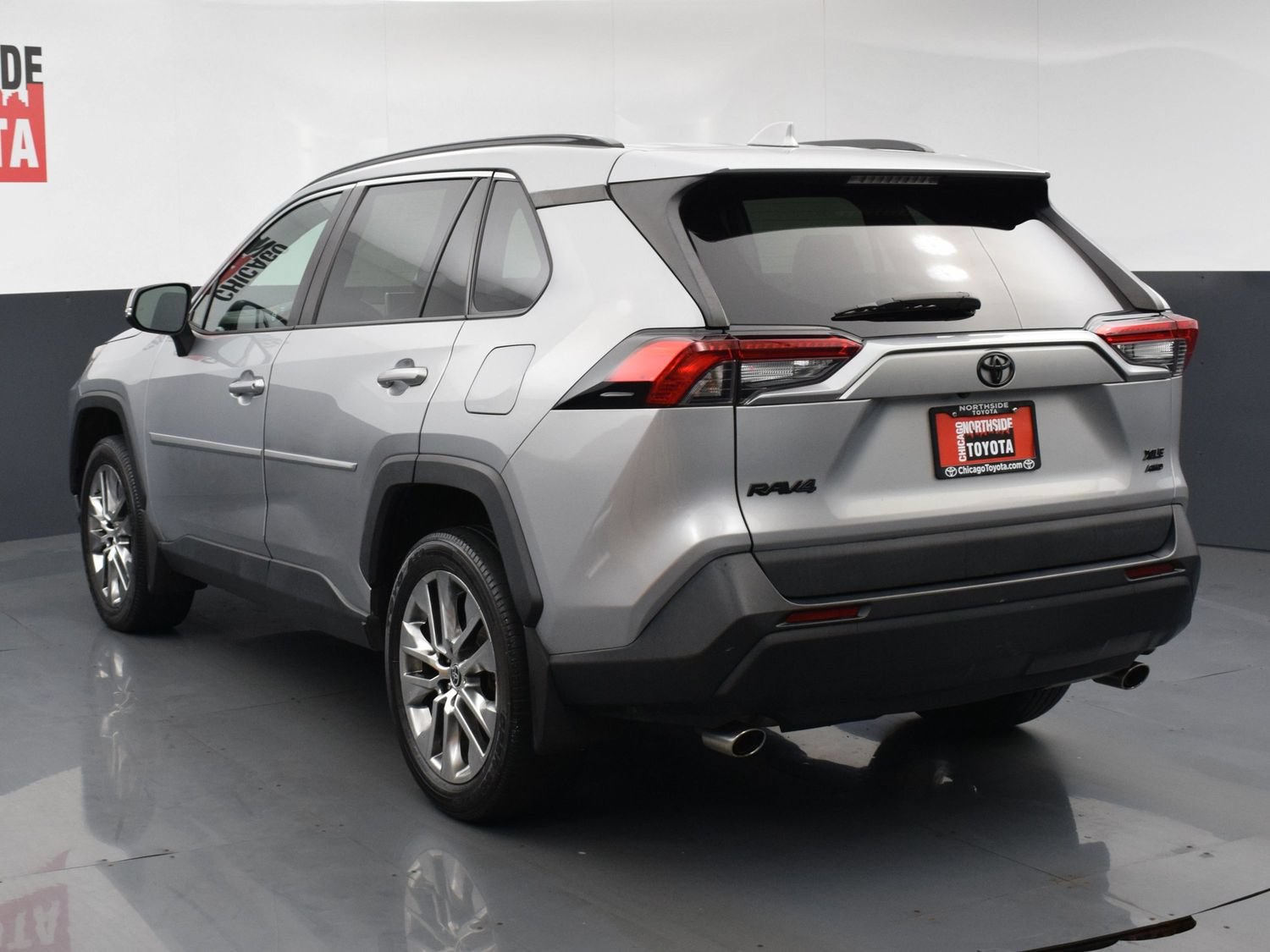 Used 2021 Toyota RAV4 XLE Premium AWD/4WD image 3