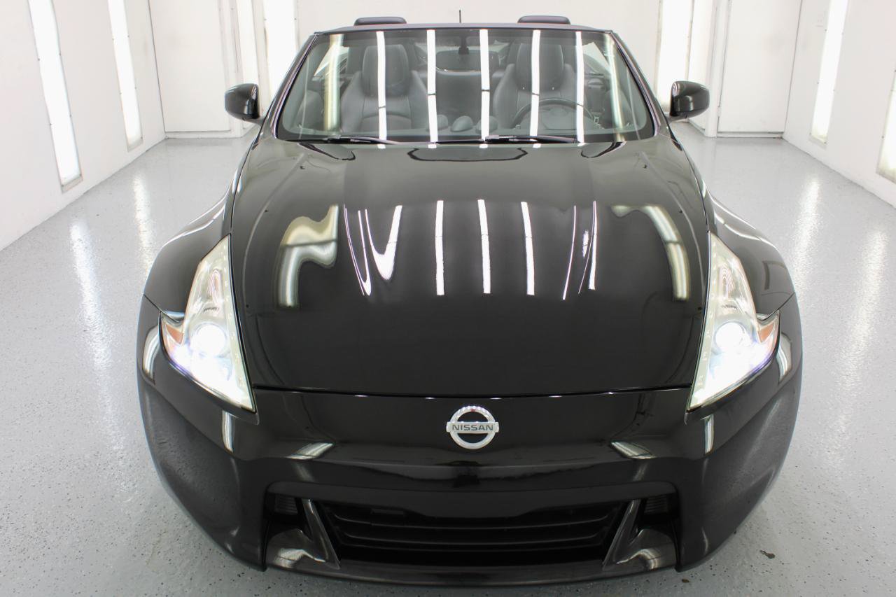 Used 2010 Nissan 370Z Touring w/ Sport Pkg RWD image 3