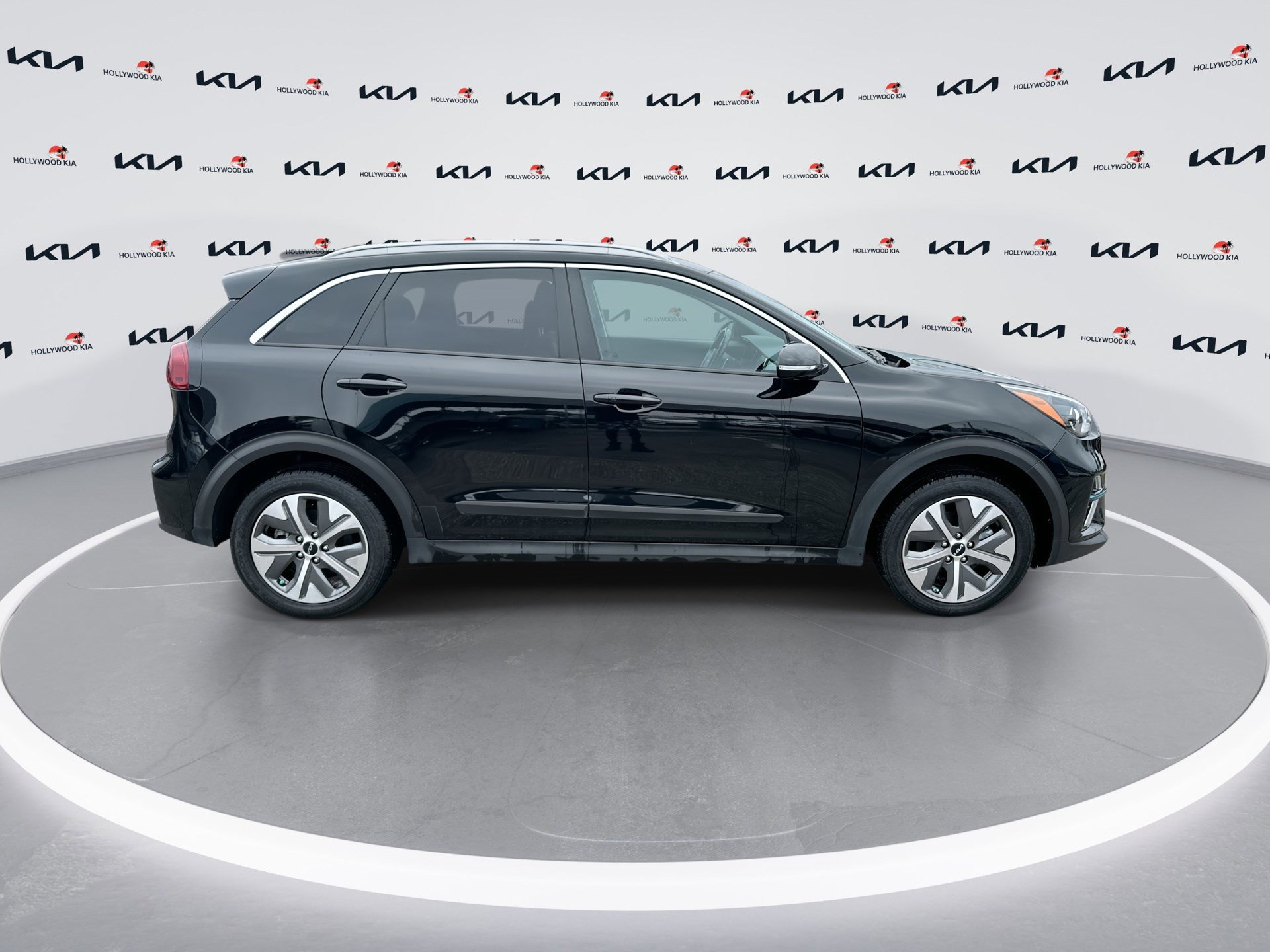 Used 2022 Kia Niro EX image 9