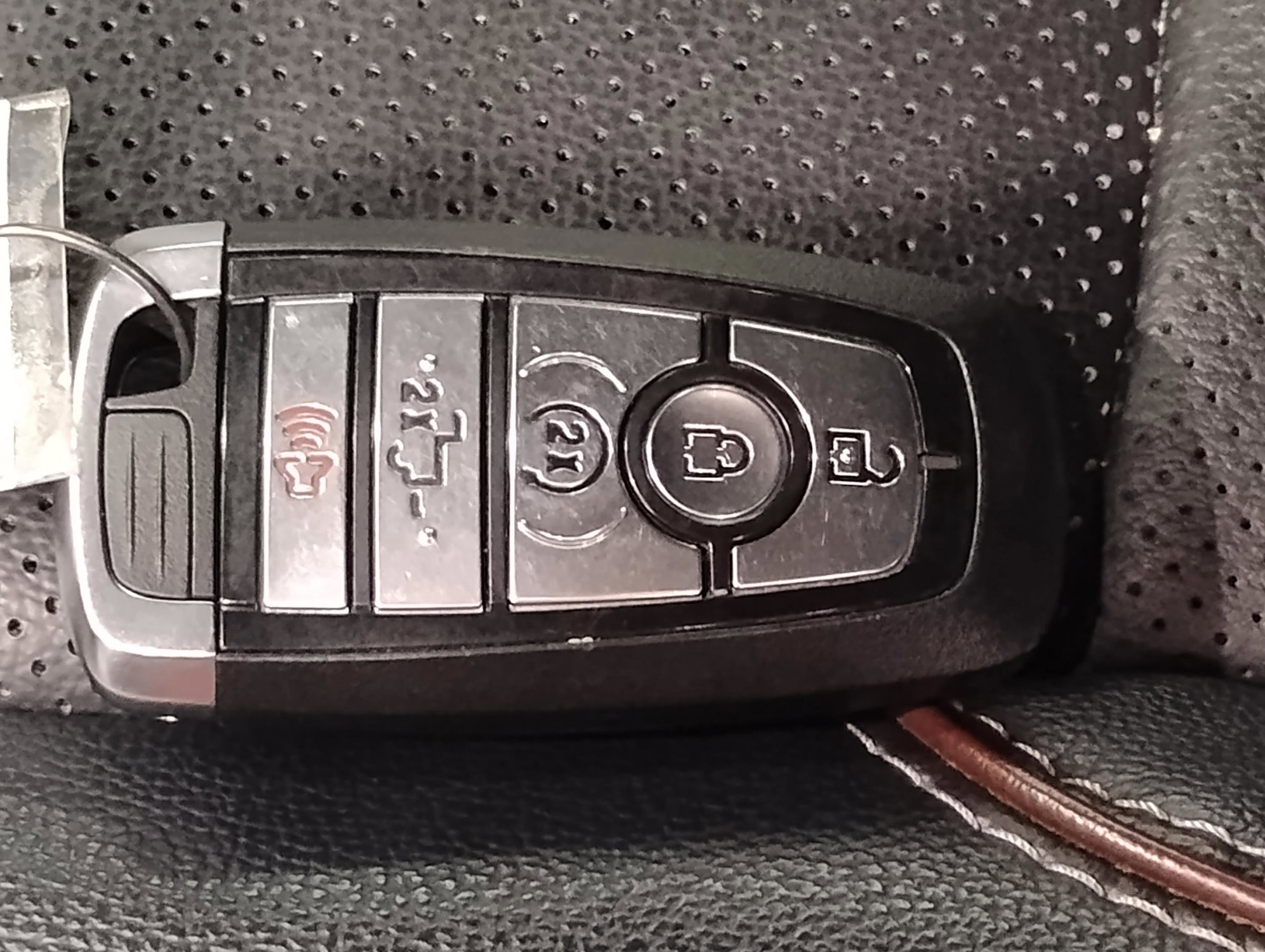 Used 2024 Ford F250 Lariat w/ Chrome Package image 25