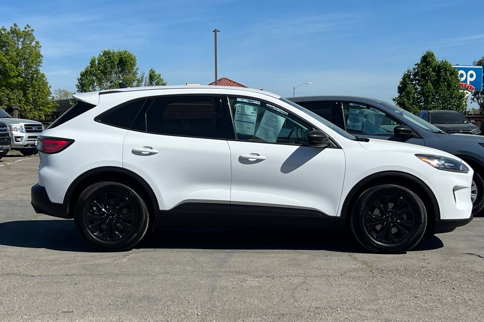 Certified 2022 Ford Escape SE w/ SE Sport Appearance Package image 3