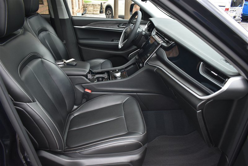 Used 2023 Jeep Grand Cherokee 4WD 4xe image 29