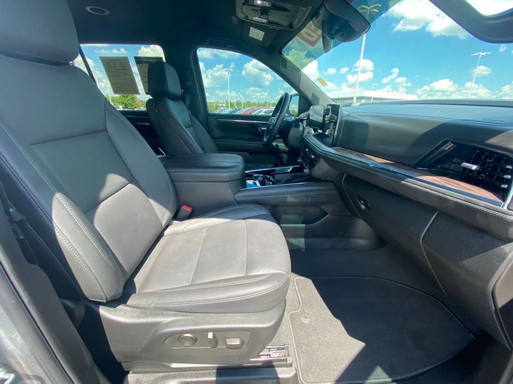 Used 2025 Chevrolet Tahoe LT w/ Comfort Package AWD/4WD image 30