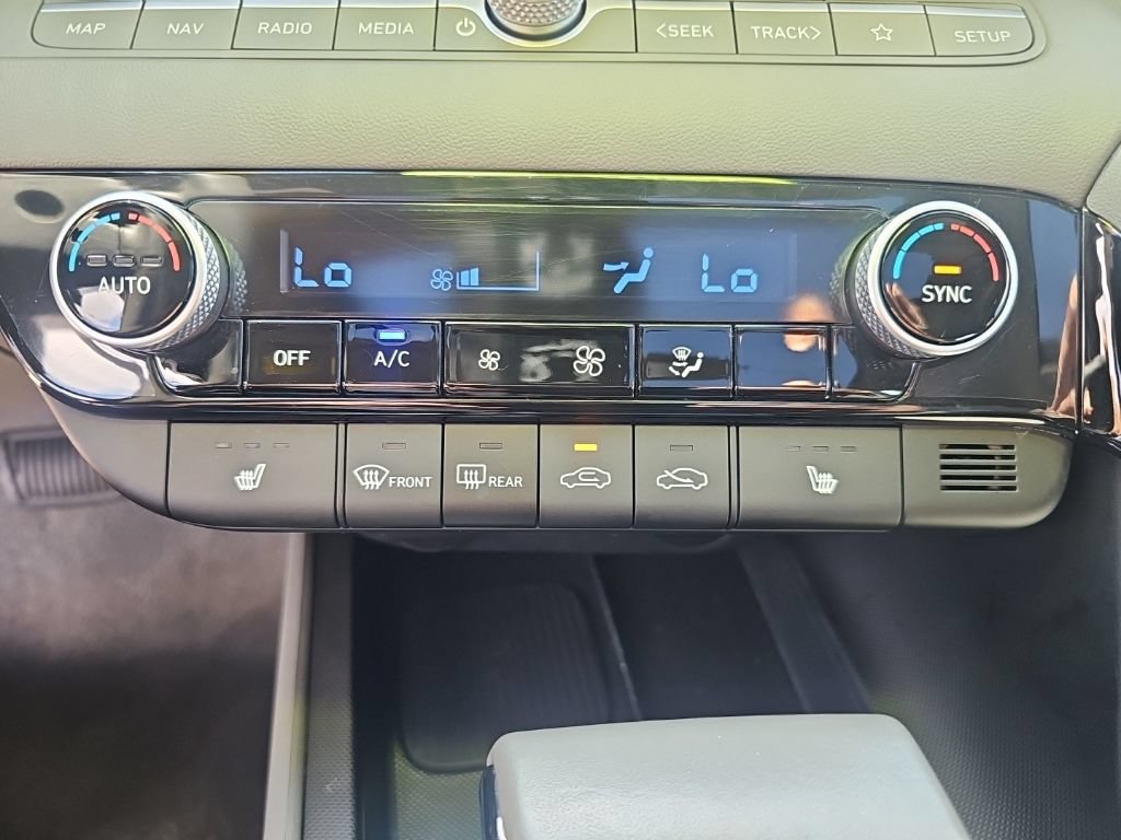Certified 2025 Hyundai Elantra SEL FWD image 20