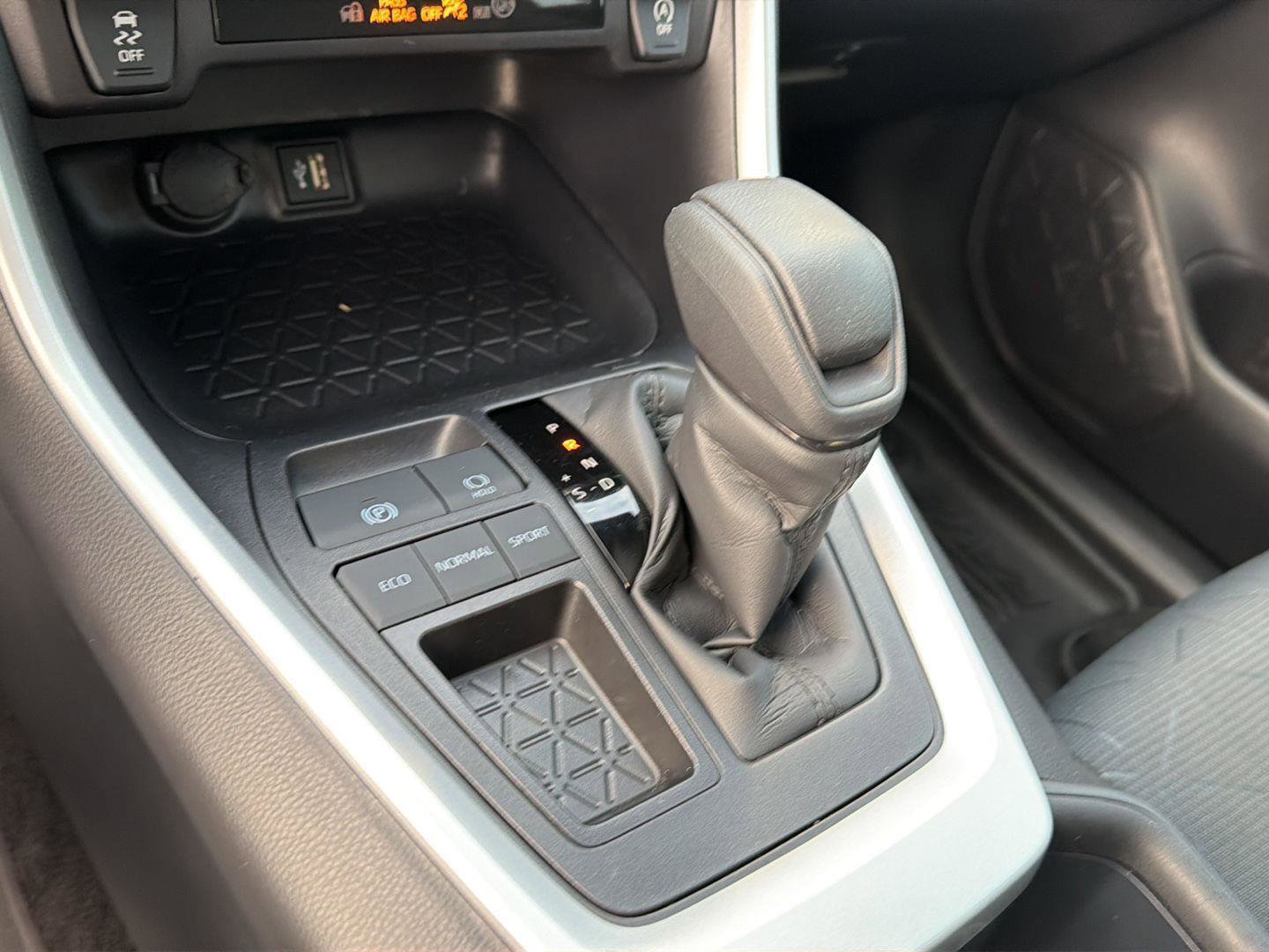 Certified 2025 Toyota RAV4 XLE w/ Convenience Package FWD image 27