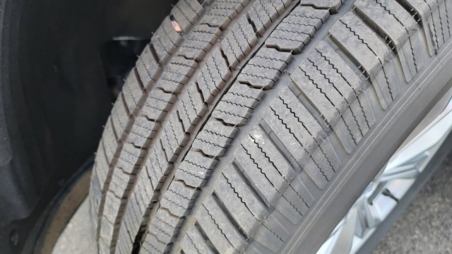 Used 2022 Ford Explorer XLT w/ Equipment Group 202A image 10