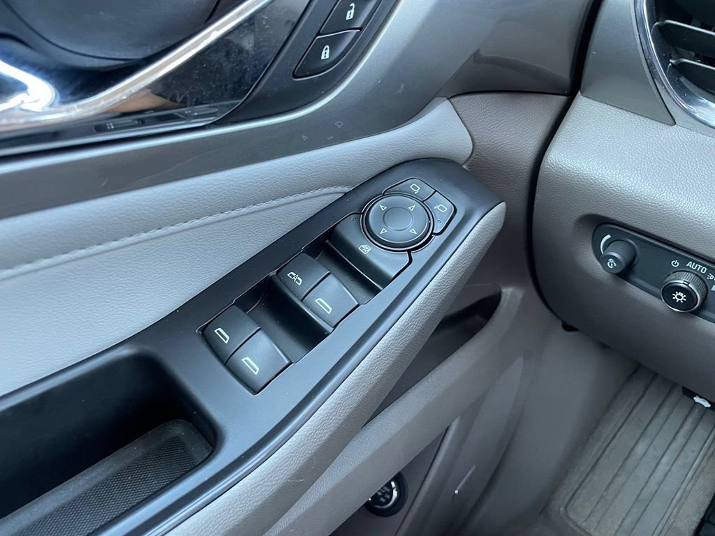 Used 2019 Chevrolet Traverse LT w/ LT Premium Package AWD/4WD image 12