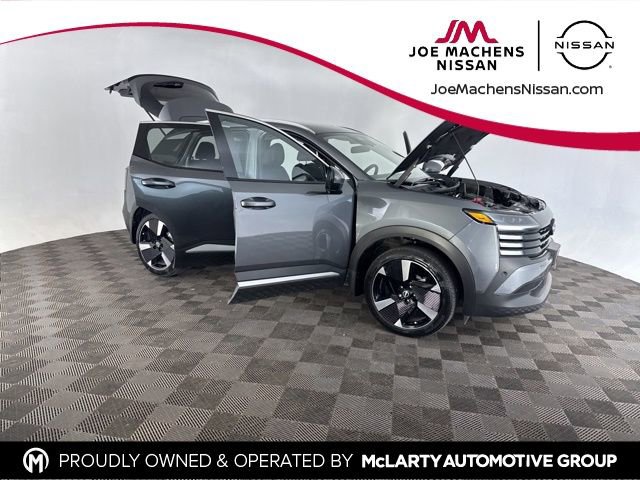 Certified 2025 Nissan Kicks SR image 12