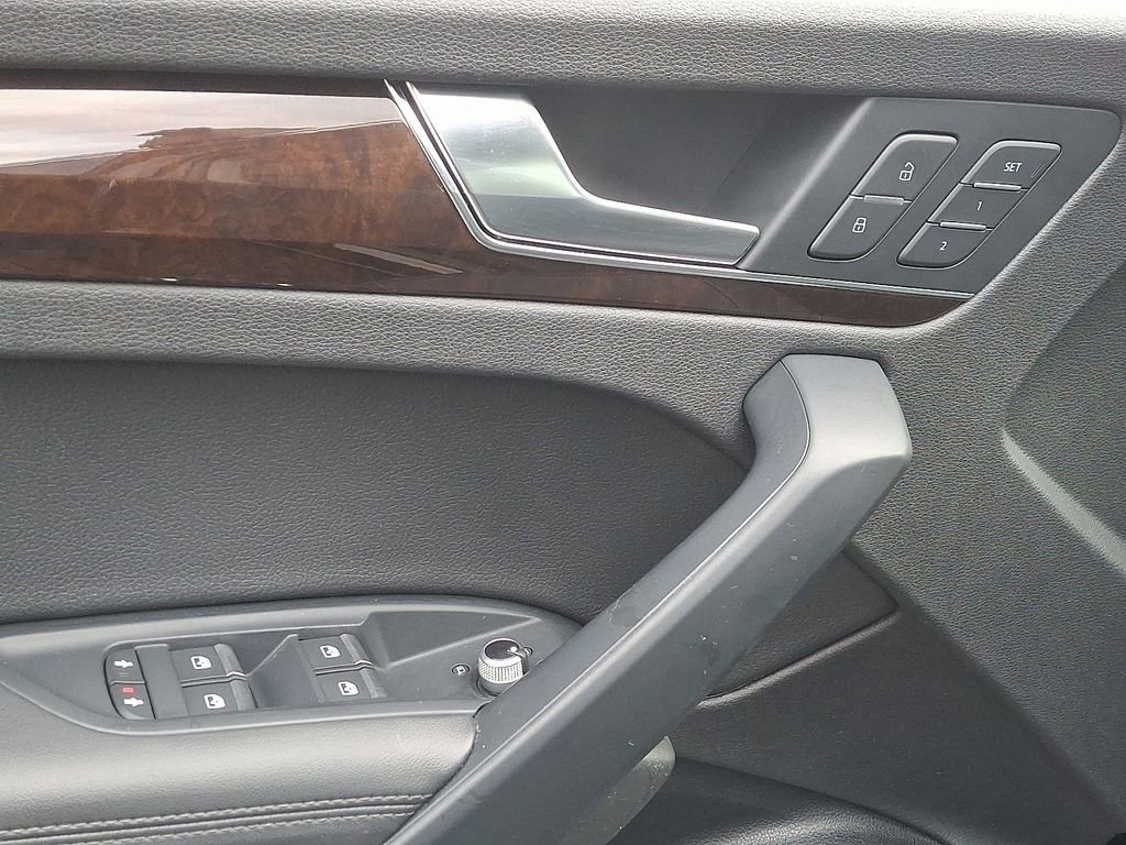 Used 2020 Audi Q5 2.0T Premium Plus w/ Premium Plus Package image 13