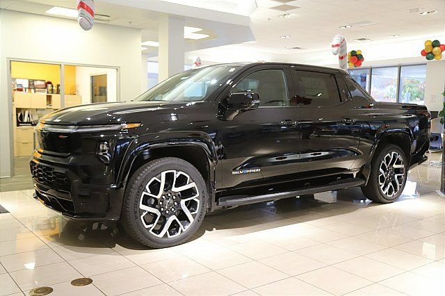 New 2024 Chevrolet Silverado EV RST AWD/4WD image 2