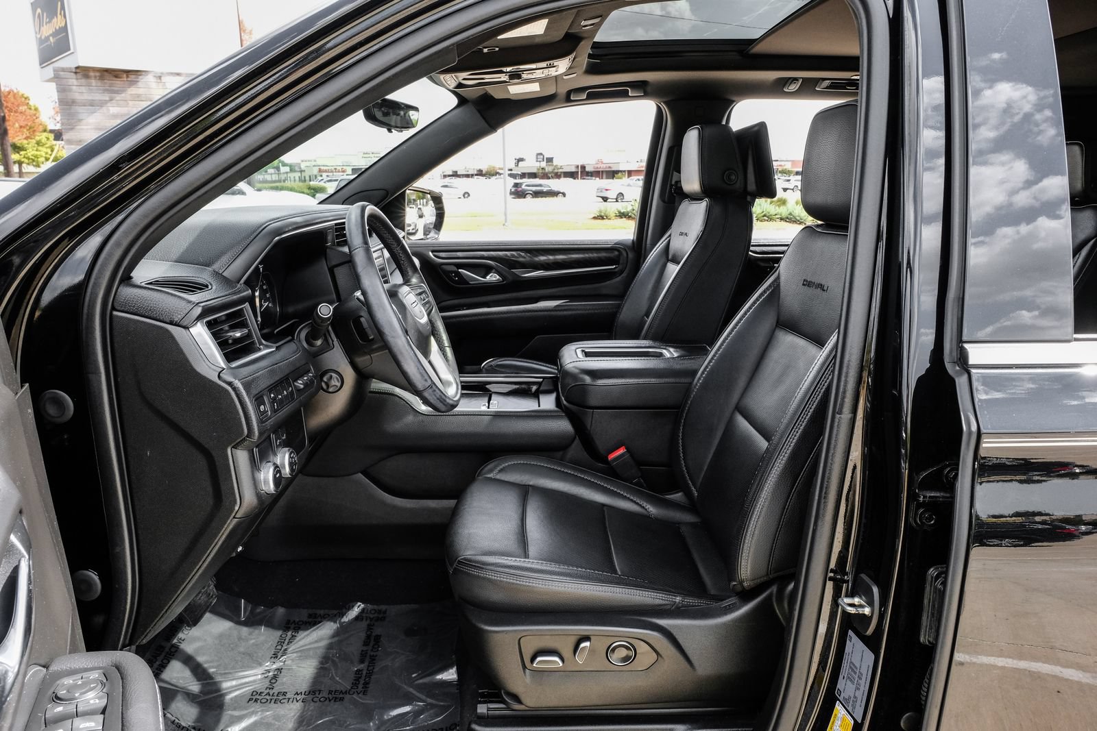 Used 2021 GMC Yukon XL Denali w/ Denali Premium Package RWD image 4