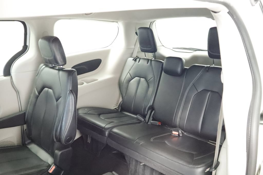 Certified 2023 Chrysler Pacifica Touring-L FWD image 27