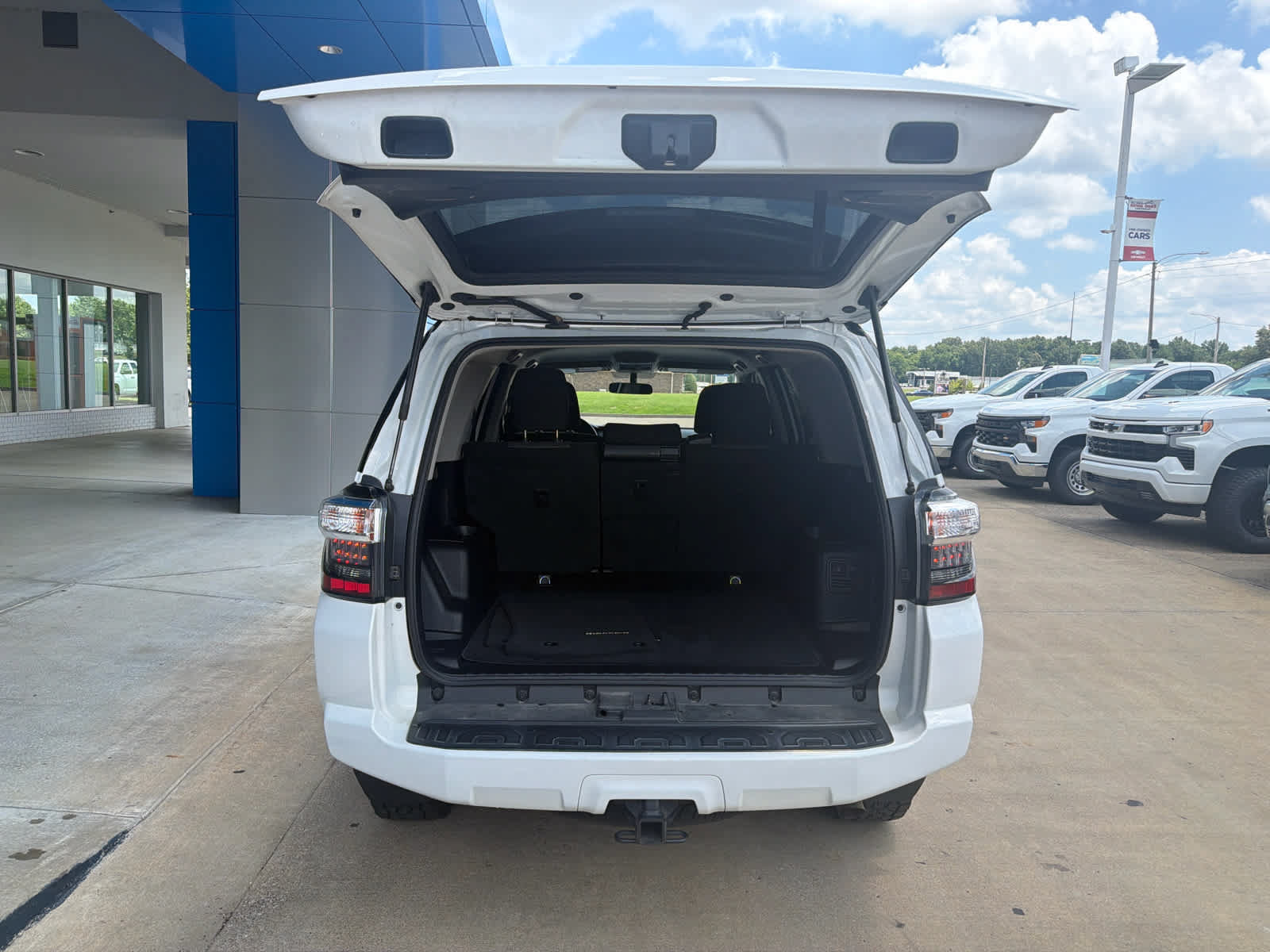 Used 2019 Toyota 4Runner SR5 AWD/4WD image 5