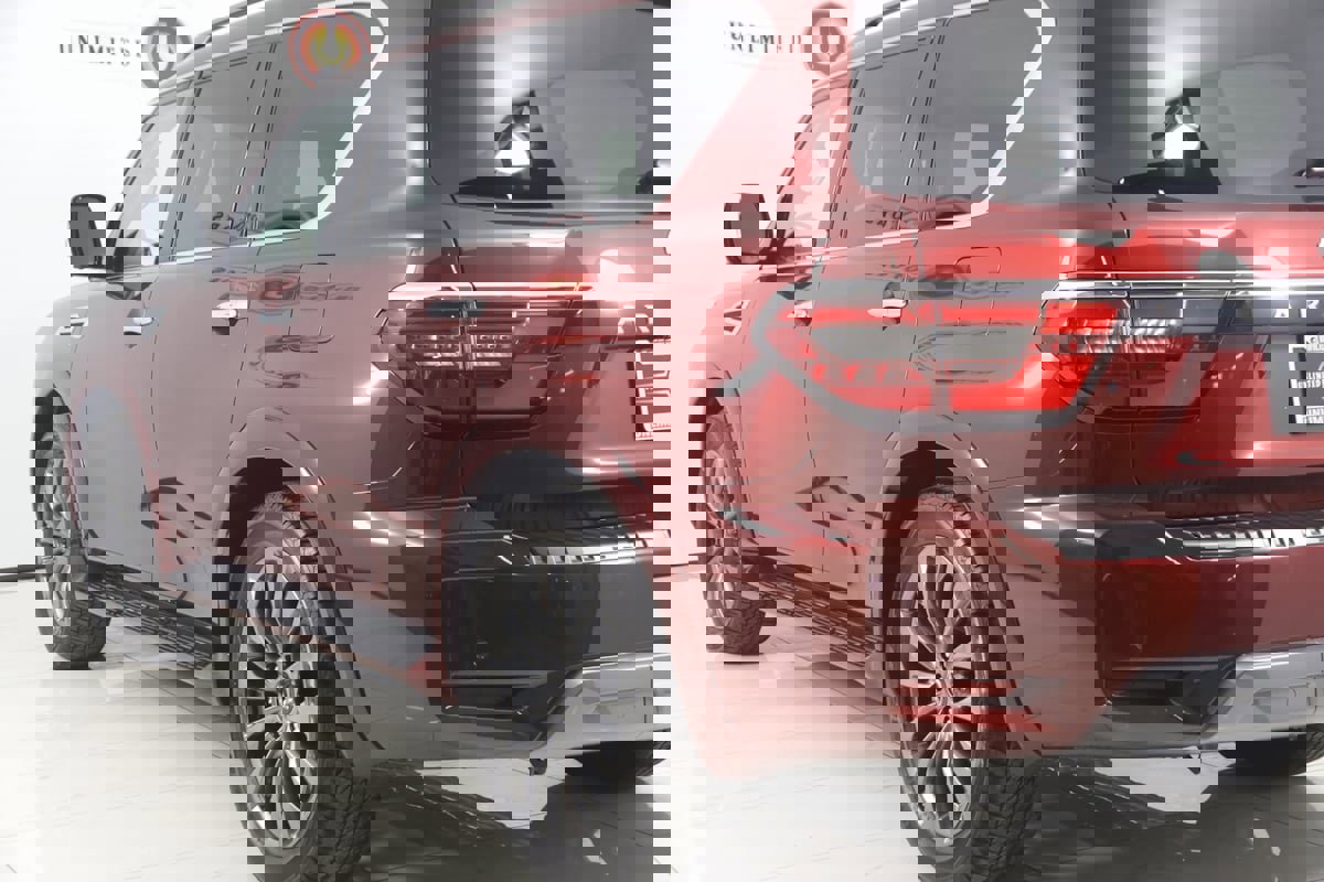 Used 2024 Nissan Armada Platinum w/ Captain's Chairs Package image 27