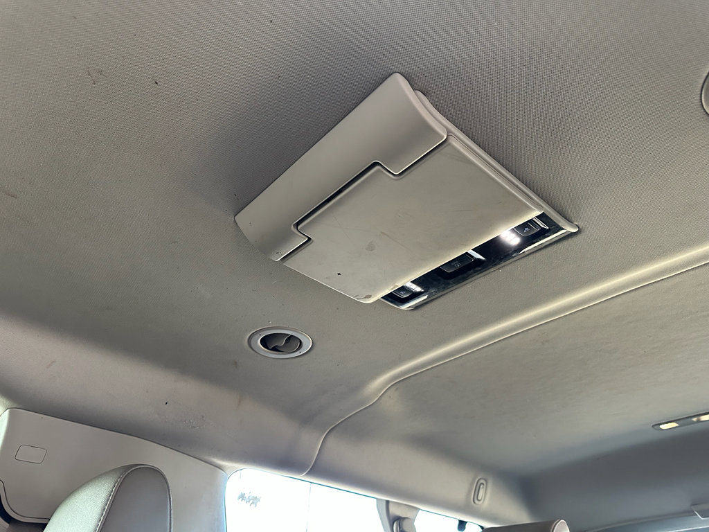 Used 2016 Chevrolet Suburban LT image 30