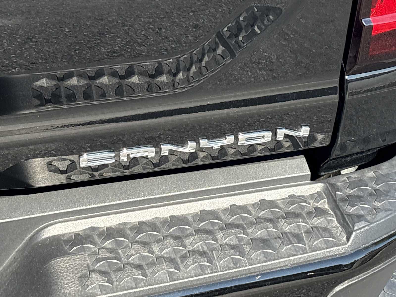 Used 2025 GMC Canyon Denali AWD/4WD image 30