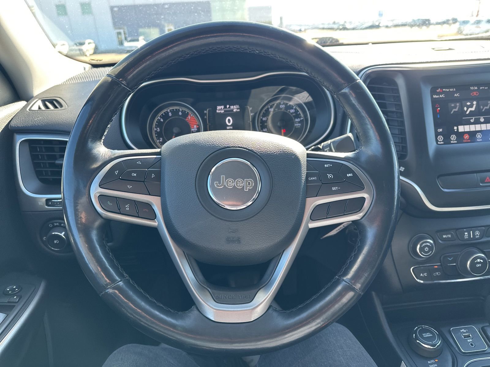 Used 2019 Jeep Cherokee Latitude w/ Cold Weather Group image 37