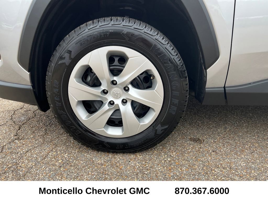 Used 2020 Toyota RAV4 LE image 26