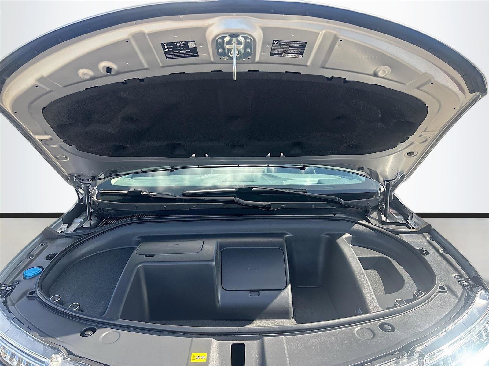 New 2025 VinFast VF 8 Eco image 30