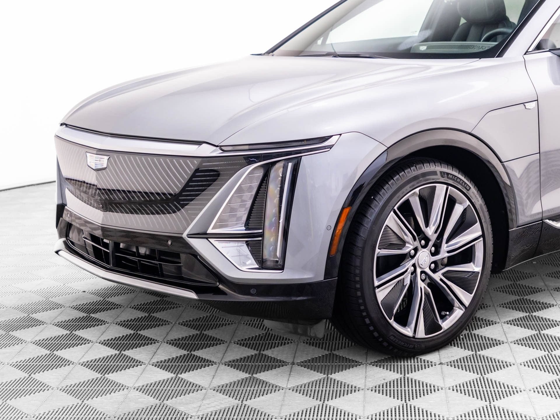 Certified 2025 Cadillac Lyriq Luxury w/ LPO, Floor Liner Package AWD/4WD image 43