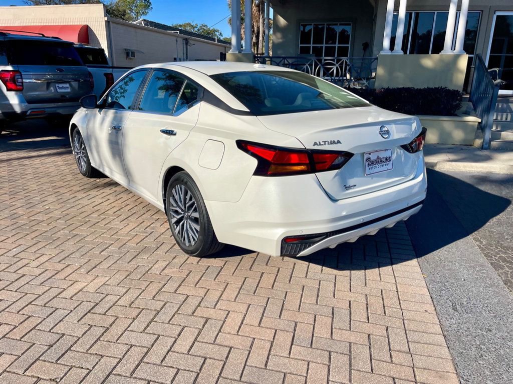 Used 2025 Nissan Altima 2.5 SV FWD image 3