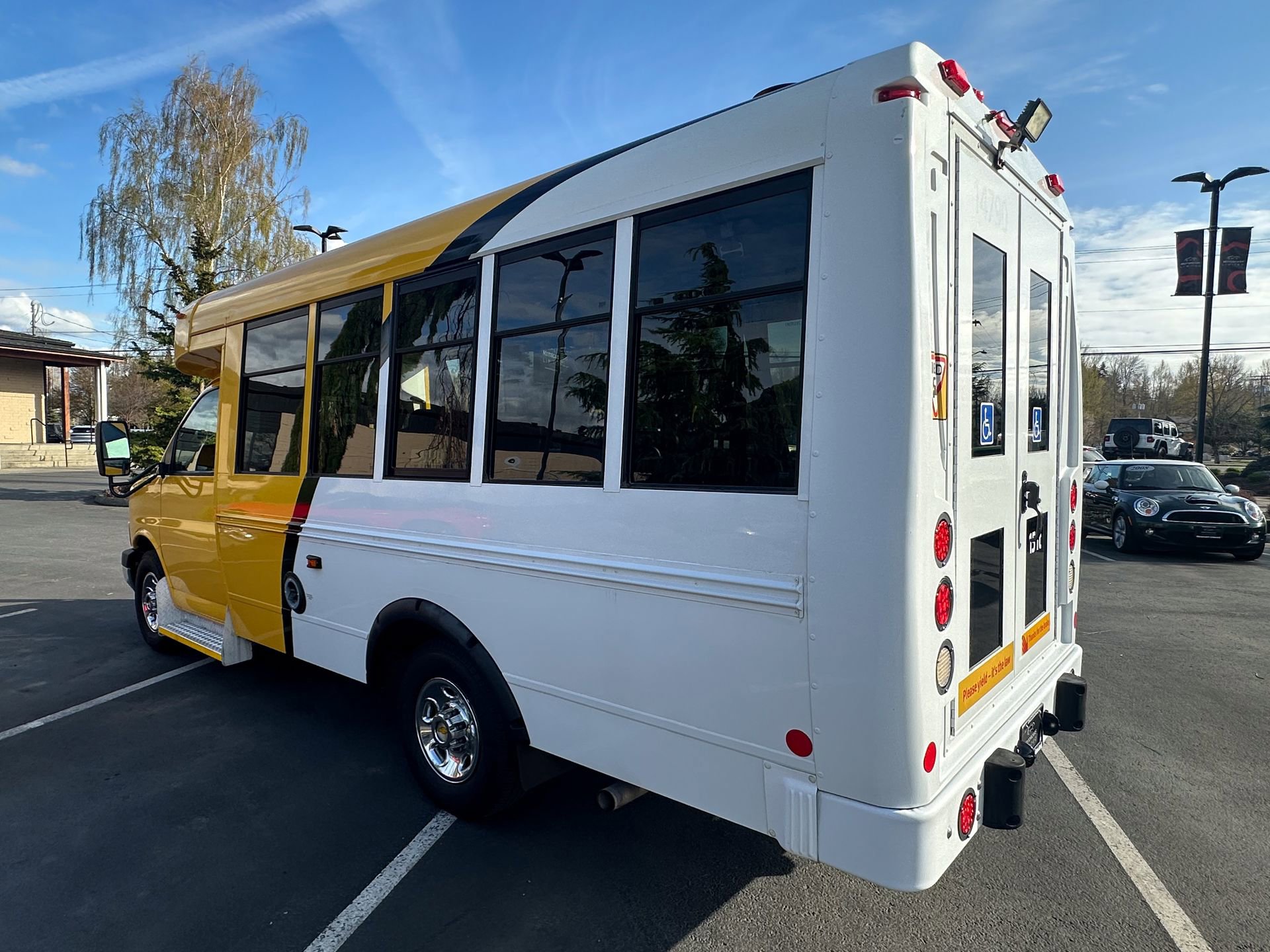 Used 2014 Chevrolet Express 3500 RWD image 4