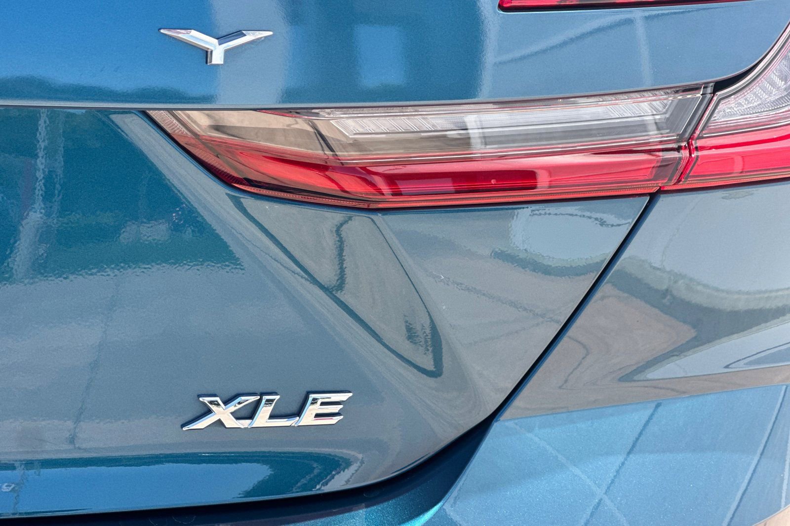 Used 2025 Toyota Camry XLE w/ Premium Package FWD image 32