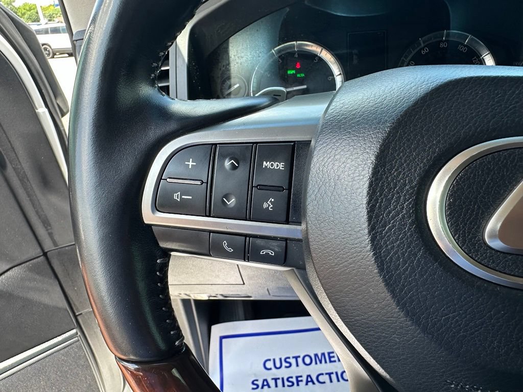 Used 2020 Lexus LX 570 4WD w/ Luxury Package image 16
