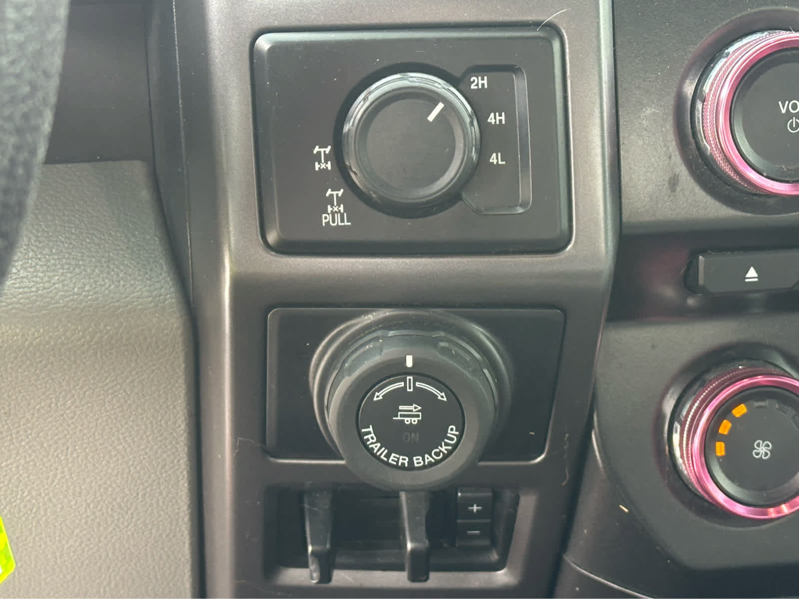 Used 2016 Ford F150 XLT w/ Equipment Group 302A Luxury AWD/4WD image 18
