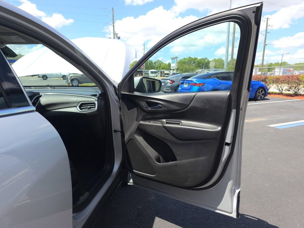 Used 2018 Chevrolet Equinox LT w/ Sun & Infotainment Package image 11