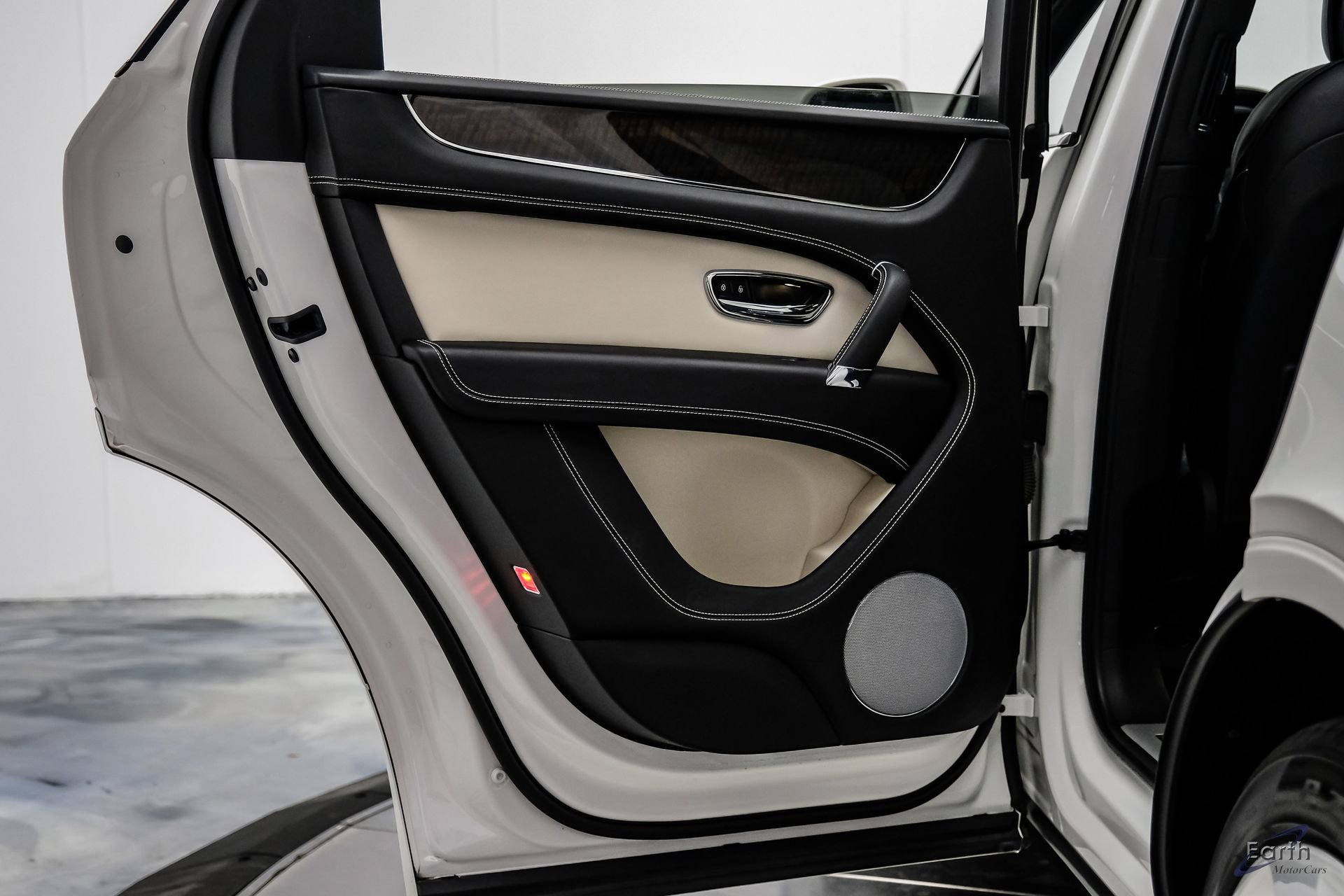 Used 2019 Bentley Bentayga image 90