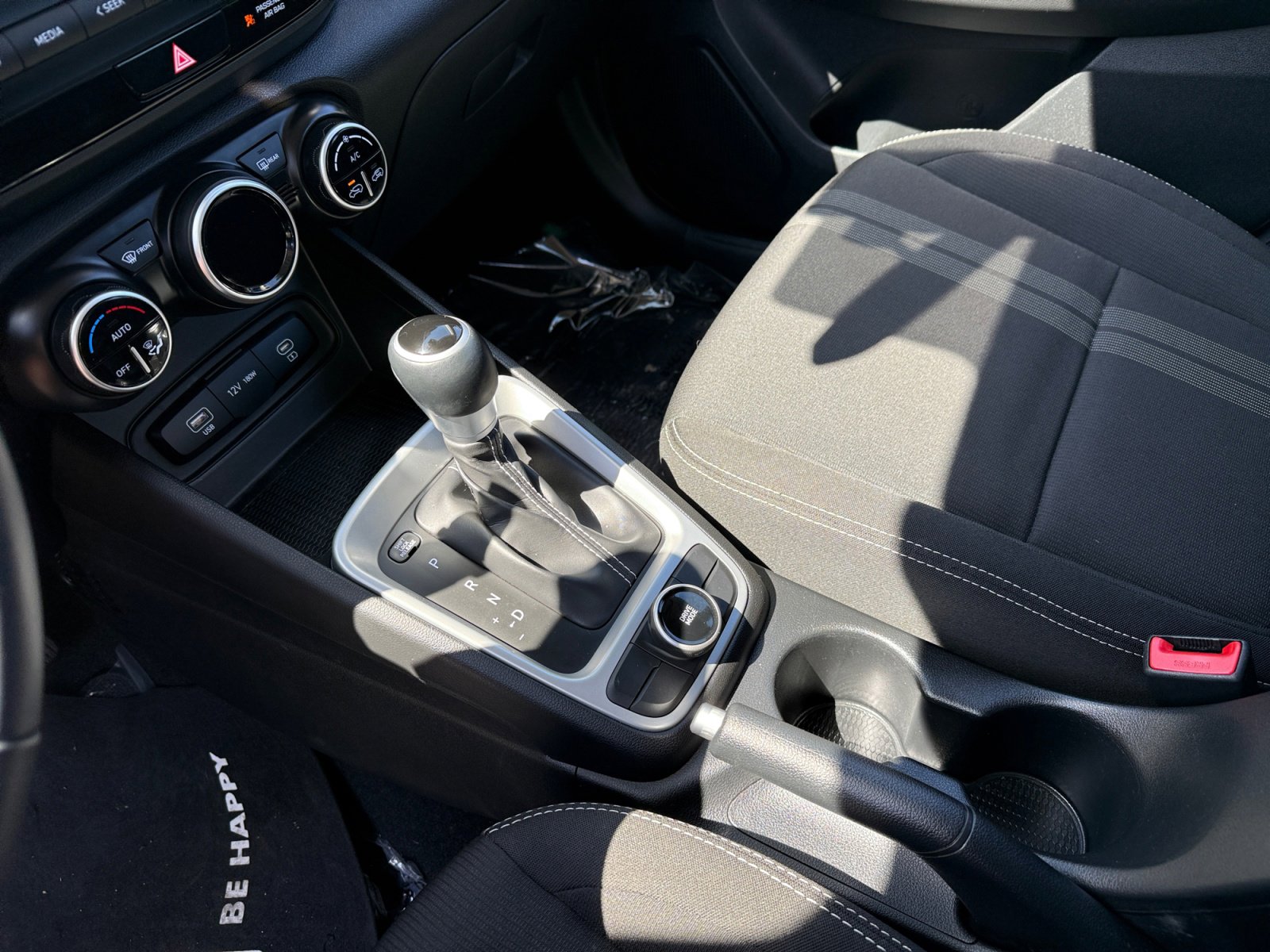 Certified 2025 Hyundai Venue SEL image 13