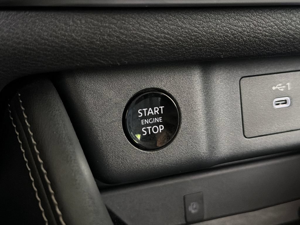 Used 2025 Nissan Rogue Platinum w/ Platinum Premium Package FWD image 6