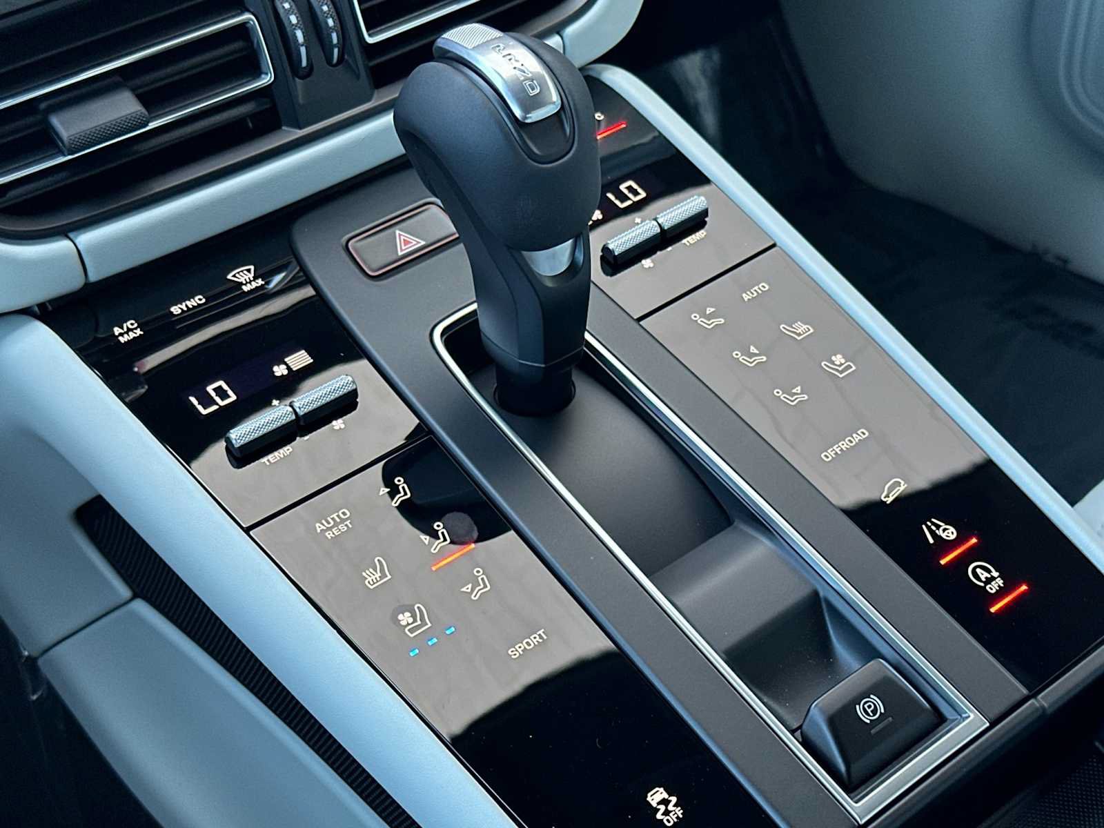 New 2025 Porsche Macan AWD/4WD image 22